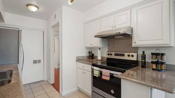 ํ์ฐ์ค, ์นจ์ค 3๊ฐ, ํํฐ์ค, ํธ์ ์ ๋ง | ์ ์ฉ ์ฃผ๋ฐฉ