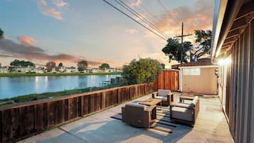 Casa, 3 habitaciones, patio, vista al lago | Terraza o patio