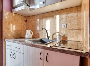 Apartment (One bedroom apartment (Kamoro)) | Private kitchen | Fridge - Villa Marković 2 (Sutomore)