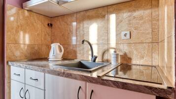 Apartment (One bedroom apartment (Kamoro)) | Private kitchen | Fridge