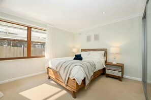 3 slaapkamers, een strijkplank/strijkijzer, reisbedje, wifi