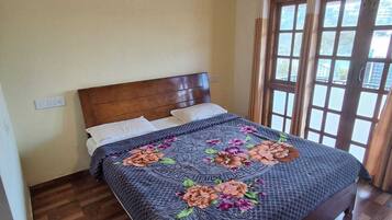 Desk, free WiFi, bed sheets