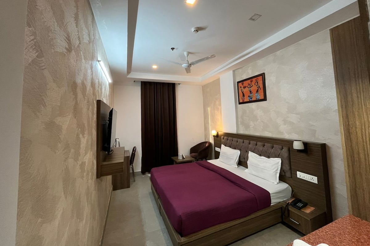 Deluxe Room | Desk, laptop workspace, free WiFi