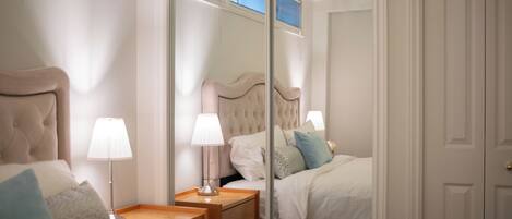 Iron/ironing board, WiFi, bed sheets