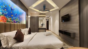 Deluxe Double Room, City View | In-room safe, desk, laptop workspace, soundproofing - Hotel Silky Palace (New Delhi)