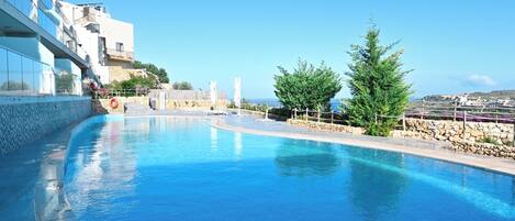 Seasonal outdoor pool