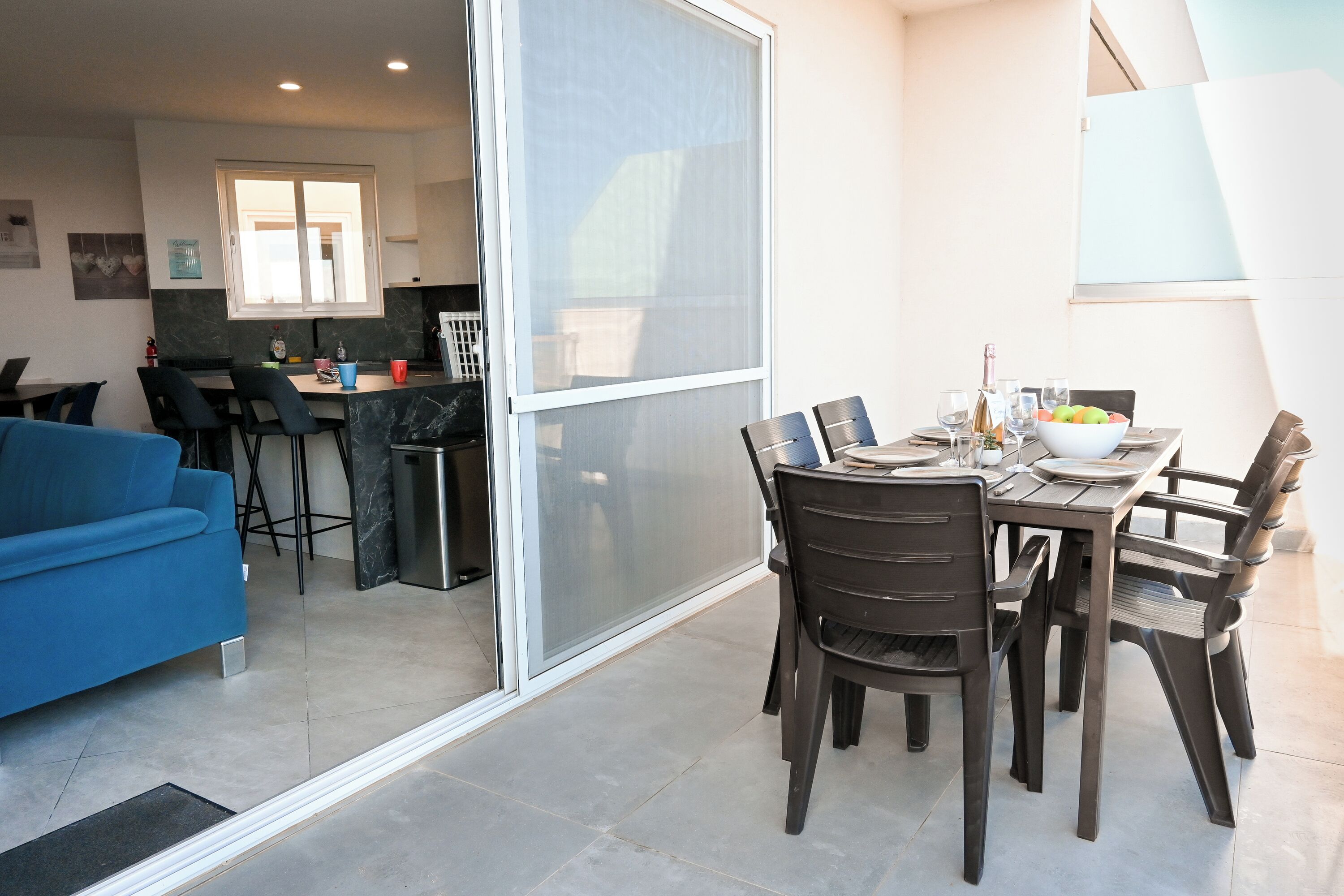 รับประทานอาหารกลางแจ้ง