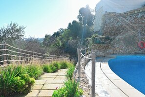 Appartamento familiare, camere multiple, 2 bagni (Sunny Bay View + shared pool Gozo) | Esterni