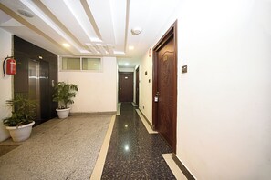 Elevator - Hotel De Universal (Kathmandu)