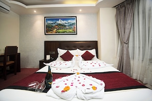 Deluxe Double Room | Desk, laptop workspace, free WiFi - Hotel De Universal (Kathmandu)
