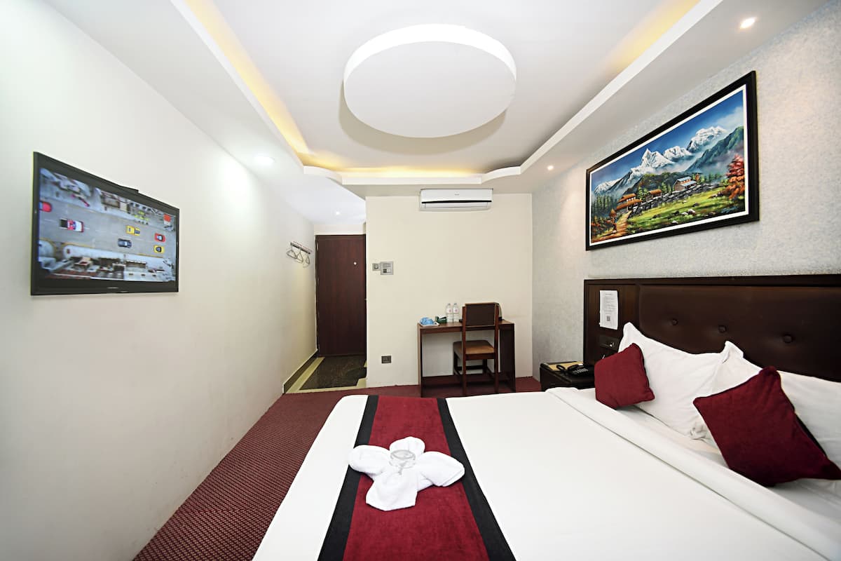 Deluxe Double Room | Desk, laptop workspace, free WiFi