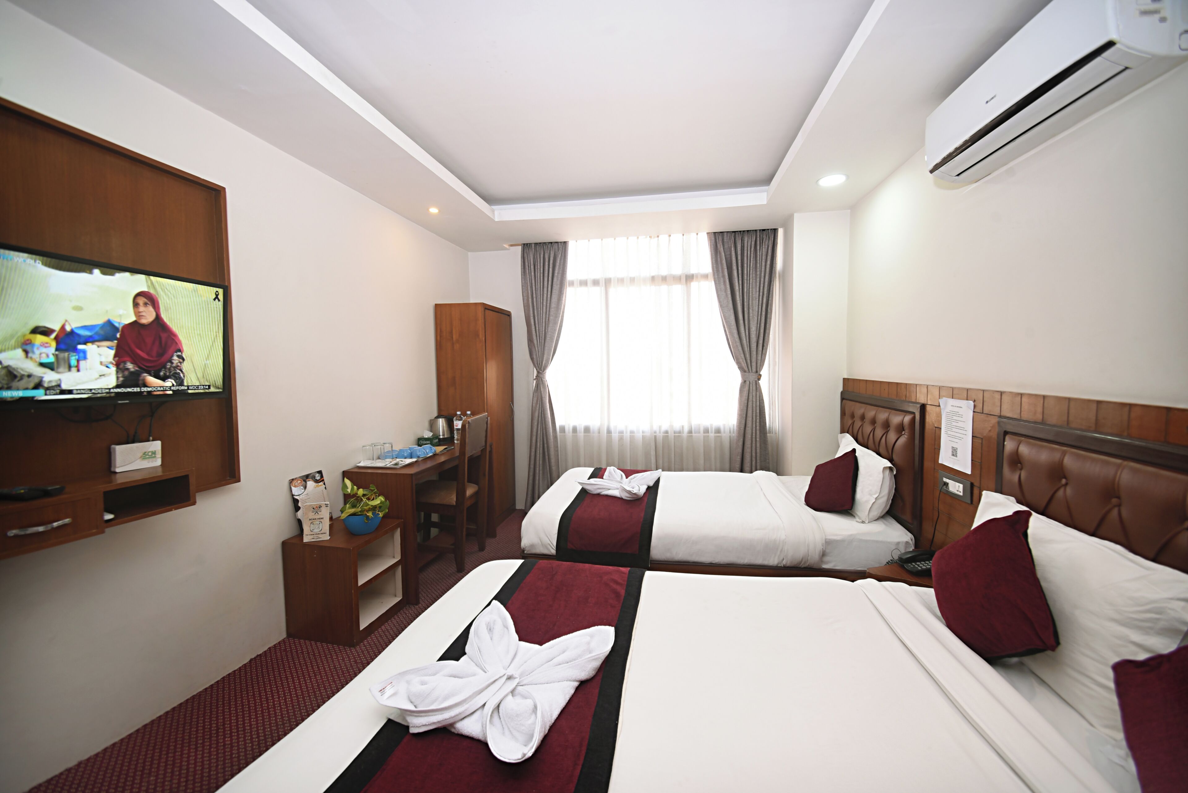 Deluxe Twin Room, City View | Desk, laptop workspace, free WiFi