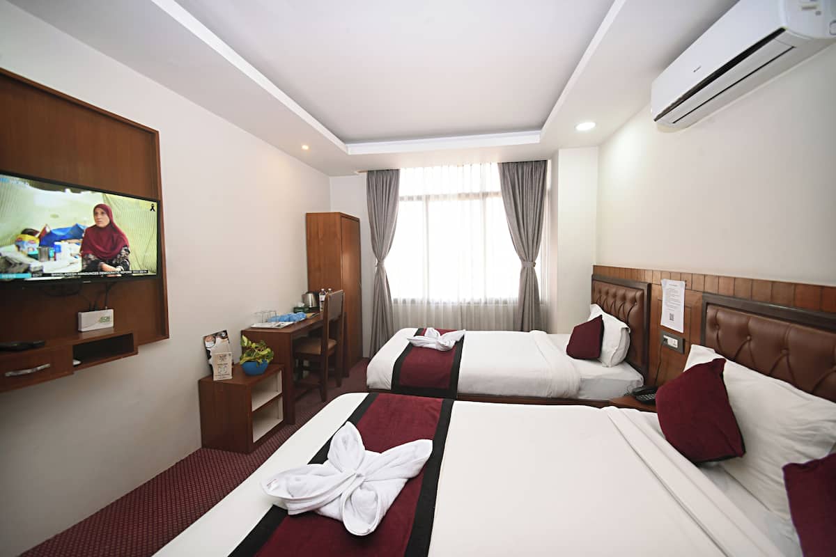 Deluxe Twin Room, City View | Desk, laptop workspace, free WiFi
