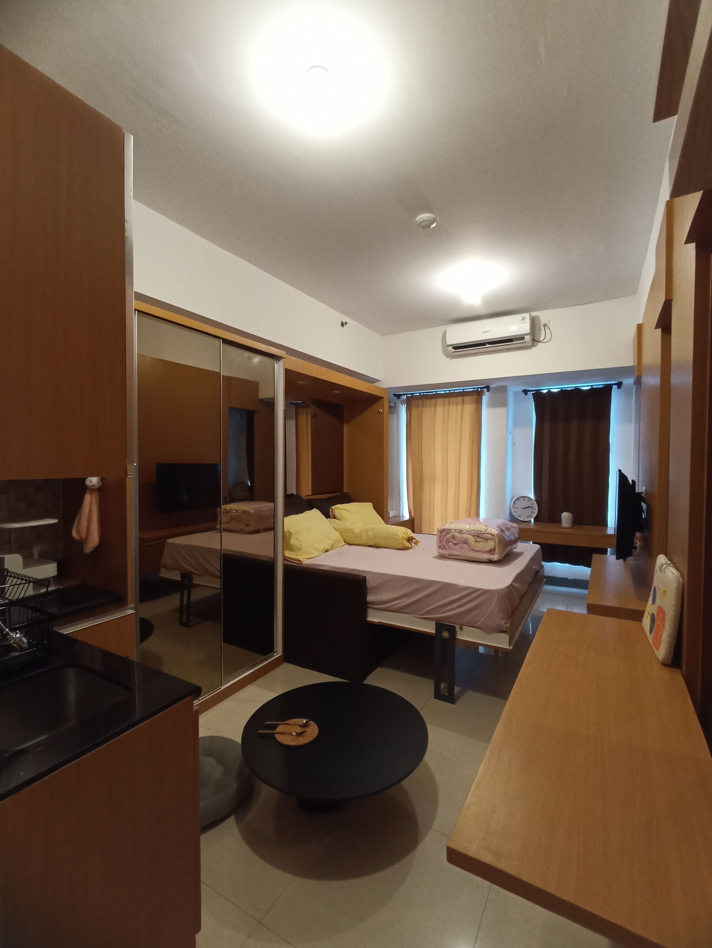 Basic Studio, Balcony, Bay View | Desk, laptop workspace