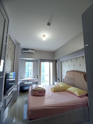 مكتب ومساحة عمل للكمبيوتر المحمول