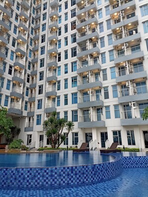Outdoor pool - Gatotkaca Hotels (Surabaya)
