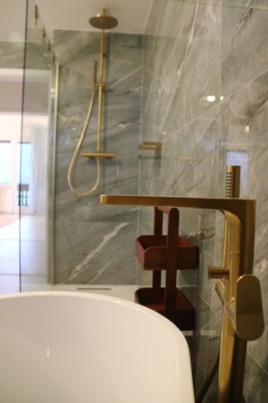 Hair dryer, towels, toilet paper - Eifel17+6 - Japandi-Stay in the Volcanic Eifel (Bettenfeld)