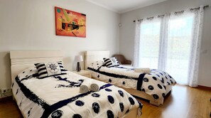 Desk, iron/ironing board, Internet, bed sheets - Villa Elysium – Ocean Retreat w/ Garden & BBQ (Ponta Delgada)