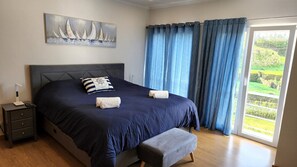 Schreibtisch, Bügeleisen/Bügelbrett, Internetzugang, Bettwäsche