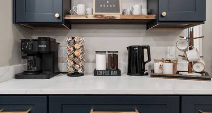 VR Game Room / Sleeps/Dines 24 / Hot Tub & Sauna