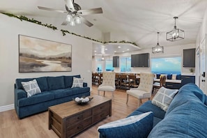 Smart TV, fireplace - VR Game Room / Sleeps/Dines 24 / Hot Tub & Sauna (Draper)