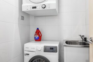 Interior - Modern 2BR Stay – Walk to Cafés & Transport (Waterloo)