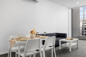 Dining - Modern 2BR Stay – Walk to Cafés & Transport (Waterloo)