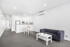 Living area - Modern 2BR Stay – Walk to Cafés & Transport (Waterloo)