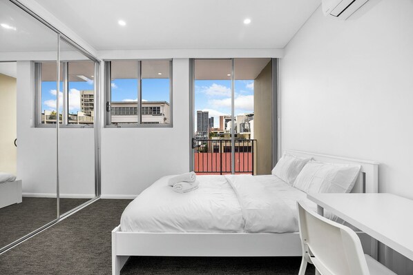 2 bedrooms, free WiFi, bed sheets - Modern 2BR Stay – Walk to Cafés & Transport (Waterloo)