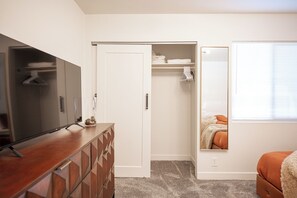 2 chambres, fer et planche à repasser, Wi-Fi, draps fournis