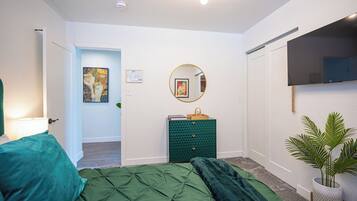 2 habitaciones, tabla de planchar con plancha, wifi y ropa de cama