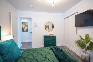 2 habitaciones, tabla de planchar con plancha, wifi y ropa de cama 