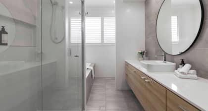 Northshore Luxe Pool House Glenelg North