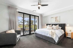 Desk, iron/ironing board, travel cot, WiFi - Northshore Luxe Pool House Glenelg North (Glenelg North)