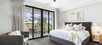 Northshore Luxe Pool House – Glenelg North