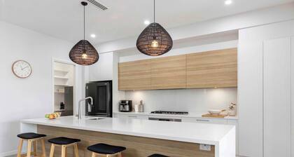 Northshore Luxe Pool House Glenelg North