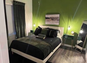 2 habitaciones, tabla de planchar con plancha, wifi y ropa de cama 