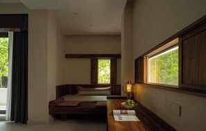 Comfort-Doppelzimmer, Bergblick | Minibar, Schreibtisch, laptopgeeigneter Arbeitsplatz