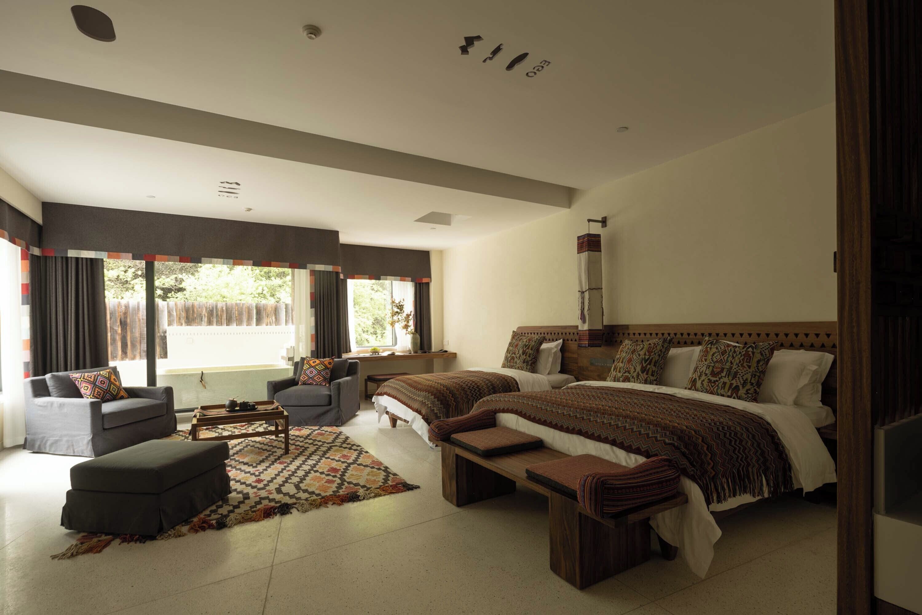 Superior-Zweibettzimmer, Bergblick | Wohnbereich | Fernseher