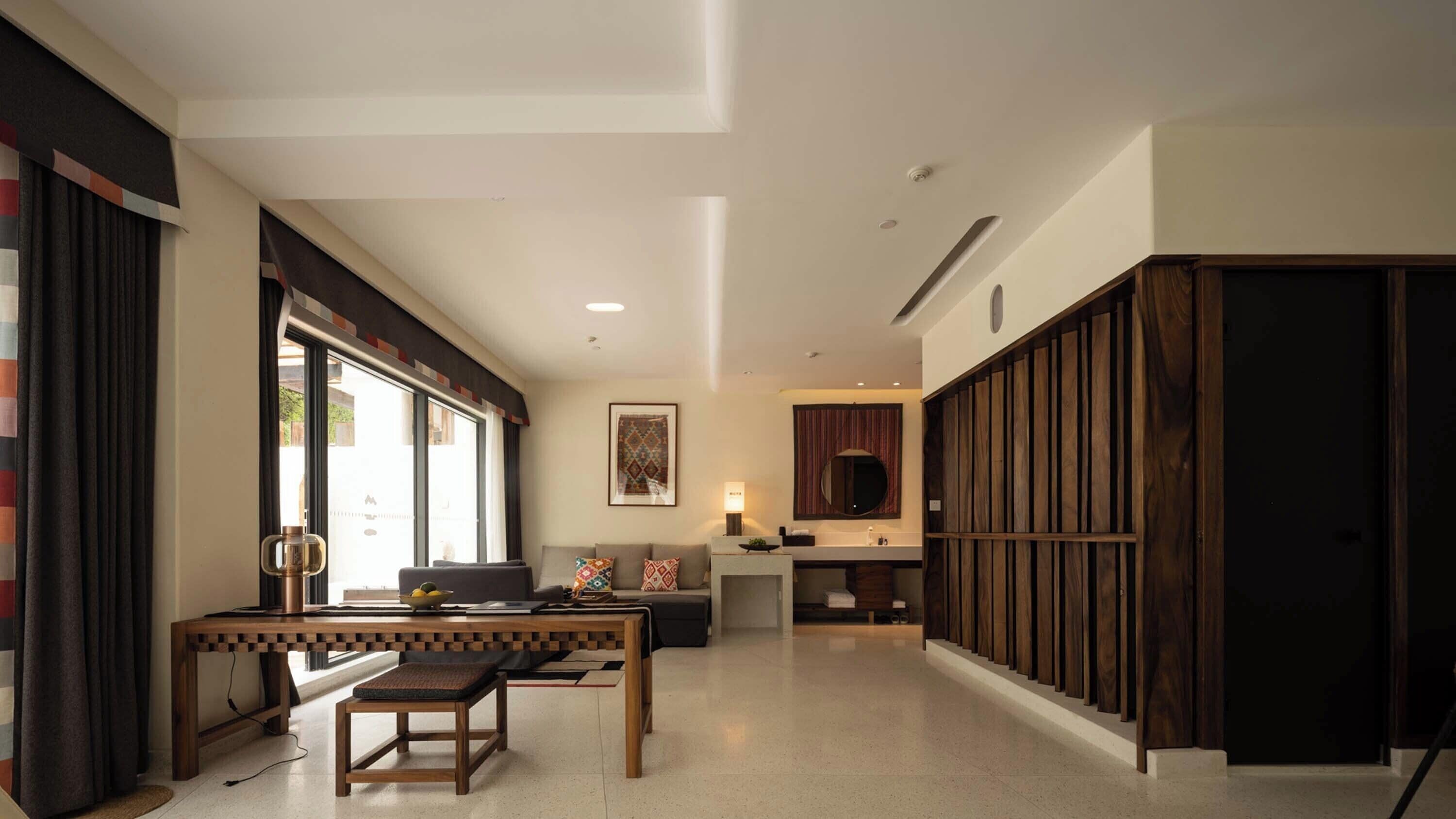 럭셔리 더블룸, 산 전망 | 거실 공간 | TV