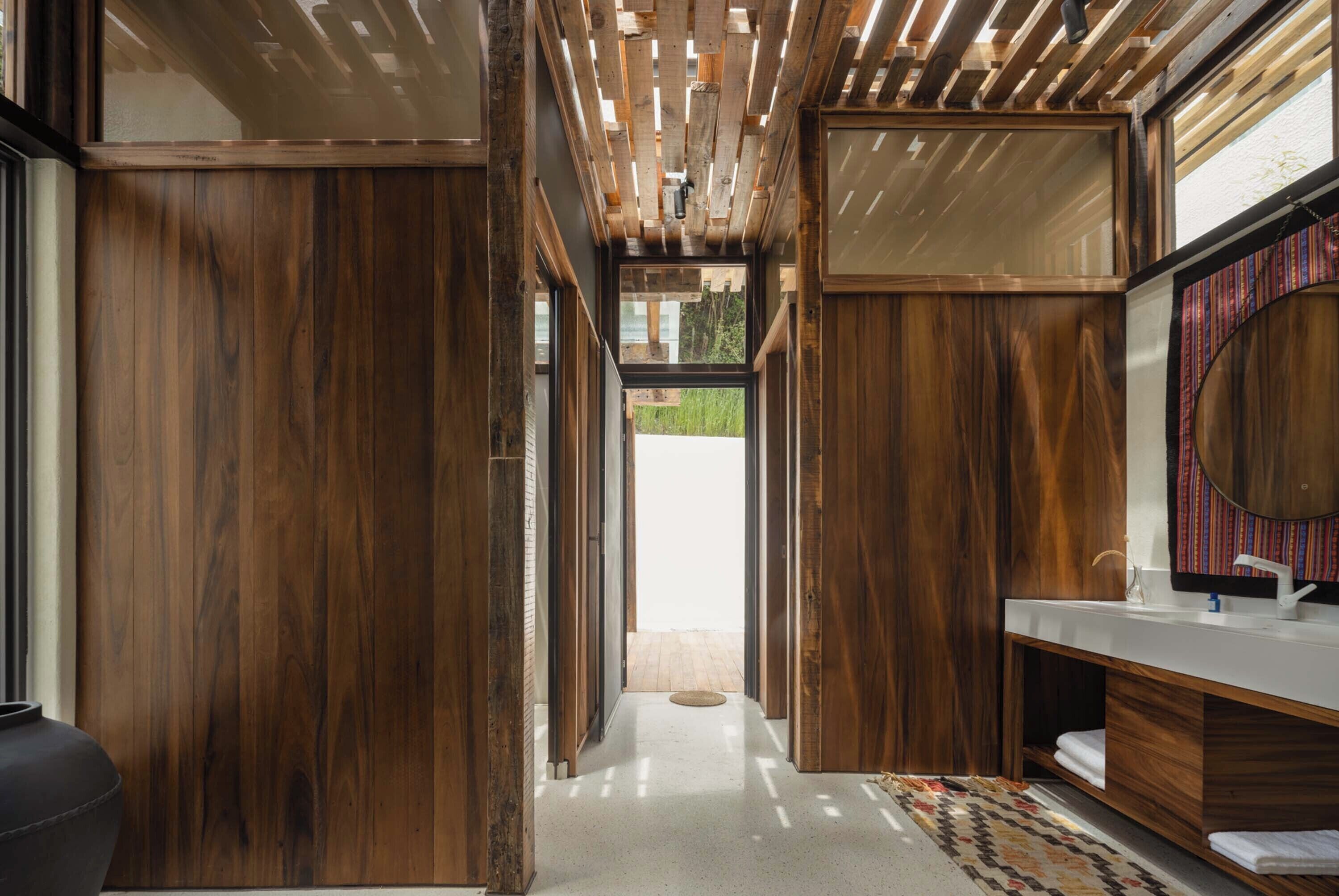 Business-Suite, Bergblick | Minibar, Schreibtisch, laptopgeeigneter Arbeitsplatz