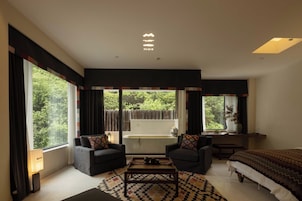 Superior Twin Room, Mountain View | Minibar, desk, laptop workspace, blackout drapes