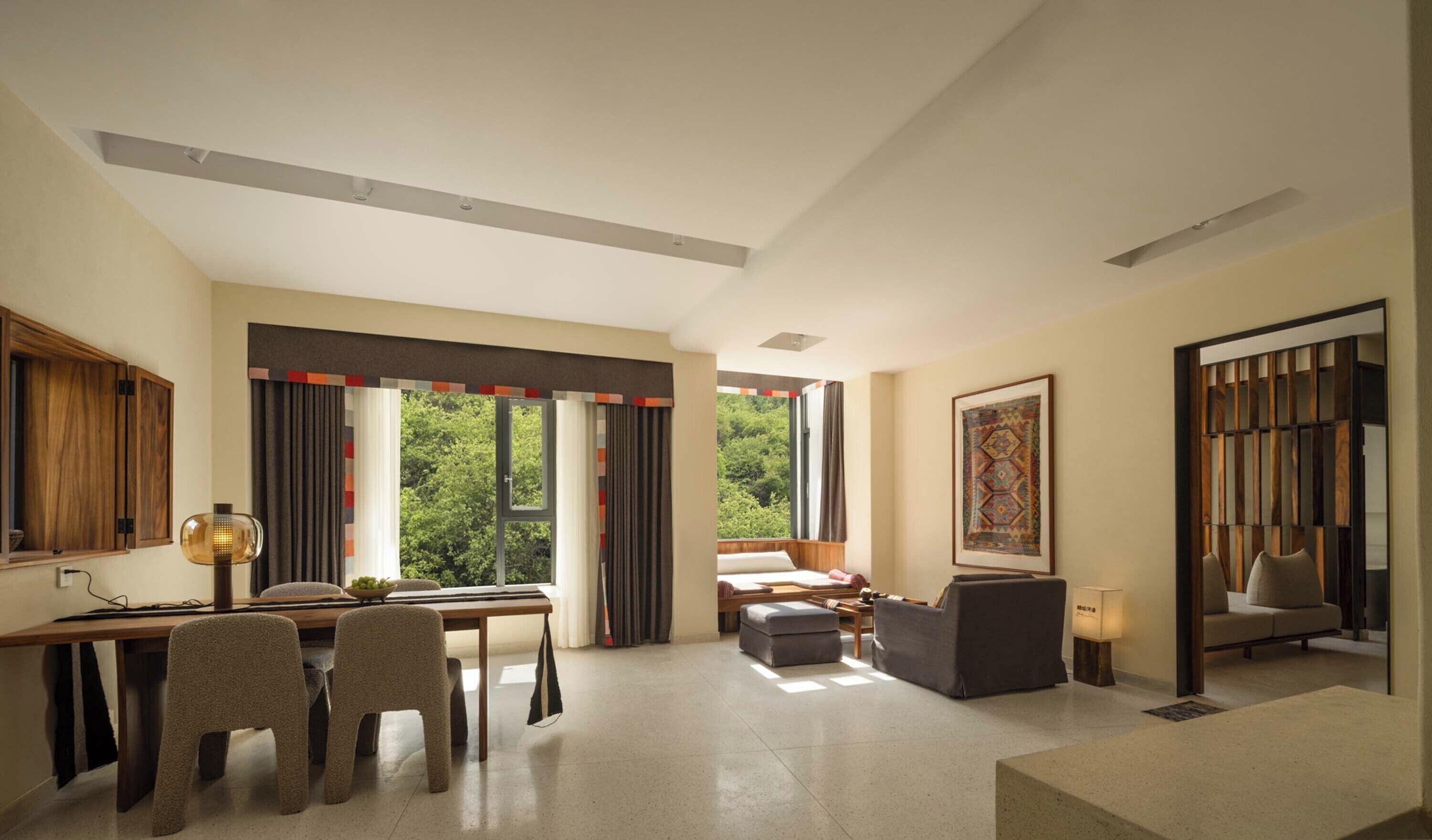 Premier-Suite, Bergblick | Minibar, Schreibtisch, laptopgeeigneter Arbeitsplatz