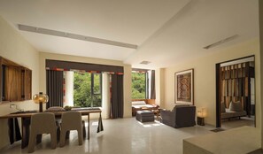 Premier Suite, Mountain View | Minibar, desk, laptop workspace, blackout curtains - EGO Hot Spring Resort Hotel (Garze)