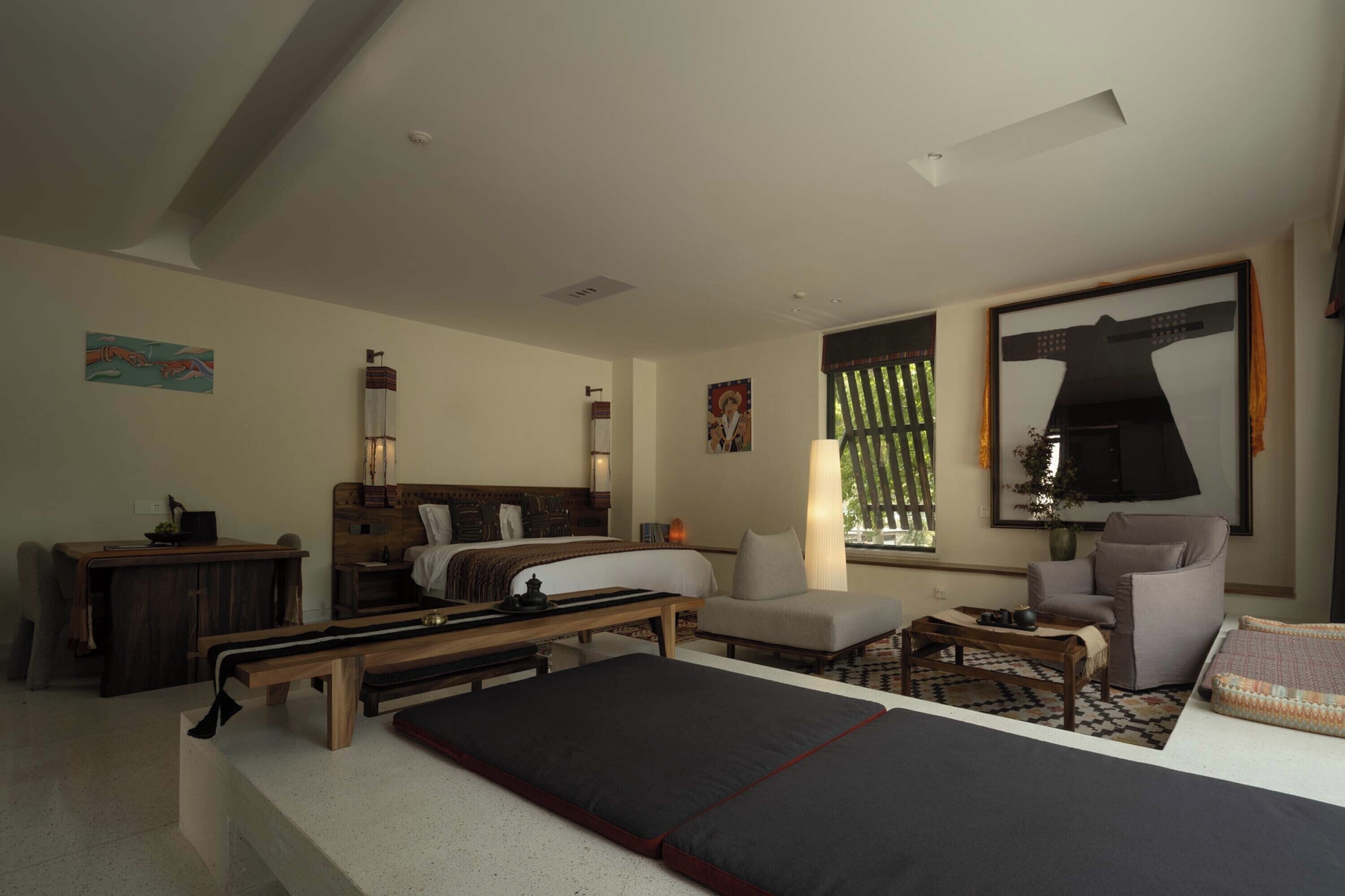 Business Suite, Mountain View | Minibar, desk, laptop workspace, blackout curtains