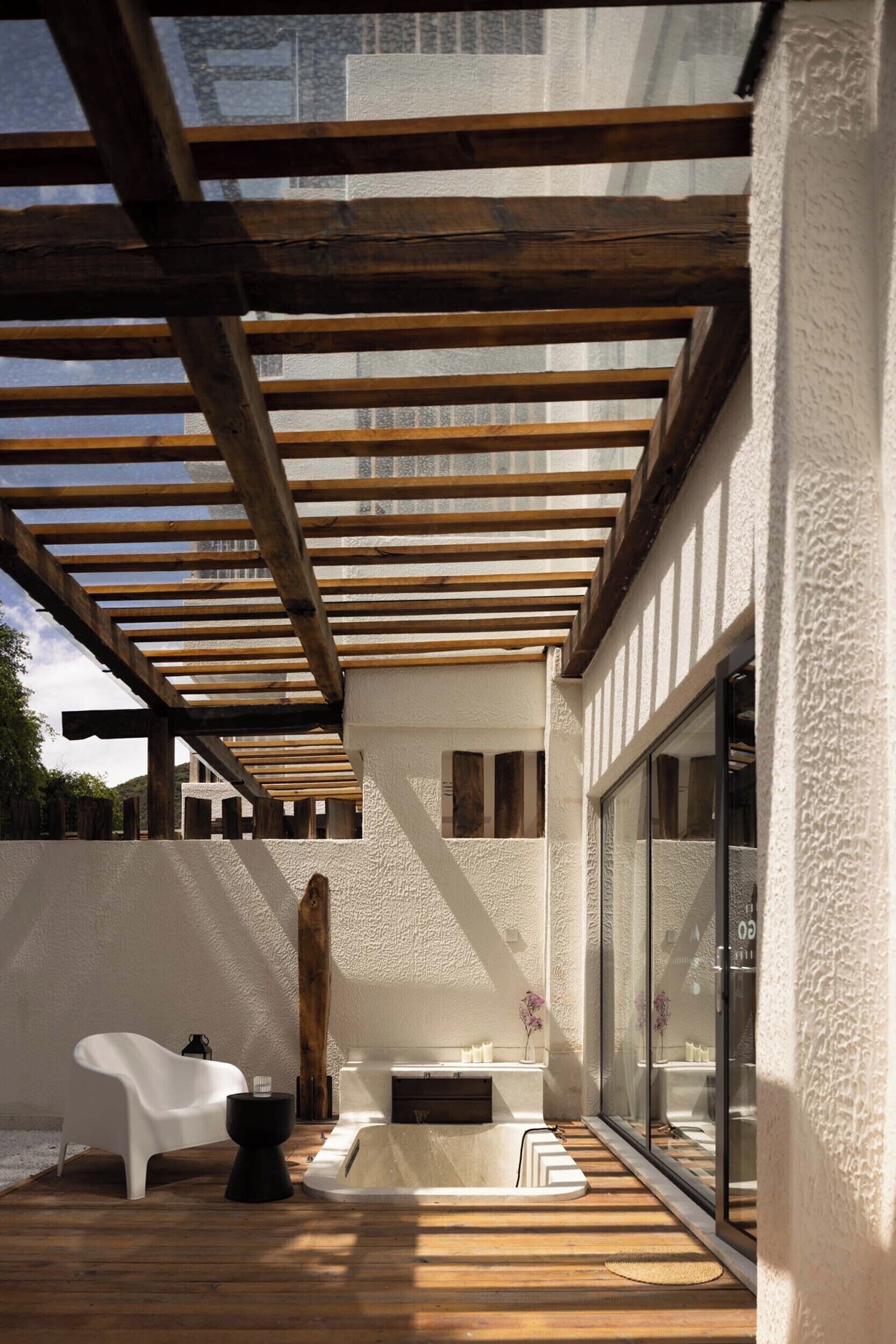 Luxury-Doppelzimmer, Bergblick | Minibar, Schreibtisch, laptopgeeigneter Arbeitsplatz