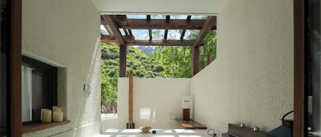 Habitación senior doble, vista a la montaña | Alberca privada