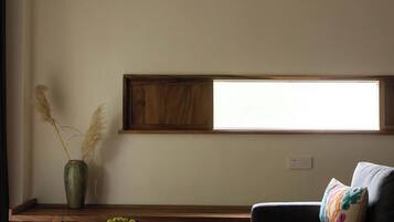 Familien-Zweibettzimmer, Bergblick | Minibar, Schreibtisch, laptopgeeigneter Arbeitsplatz