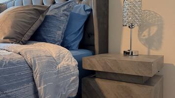 1 slaapkamer, een strijkplank/strijkijzer, gratis wifi, beddengoed