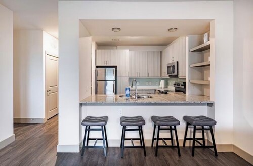 Cozy Top Floor Couples Retreat